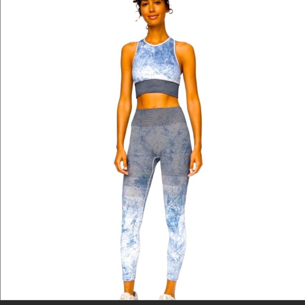 NWT Ebb to Train Tight Wash Leggings Blue 2